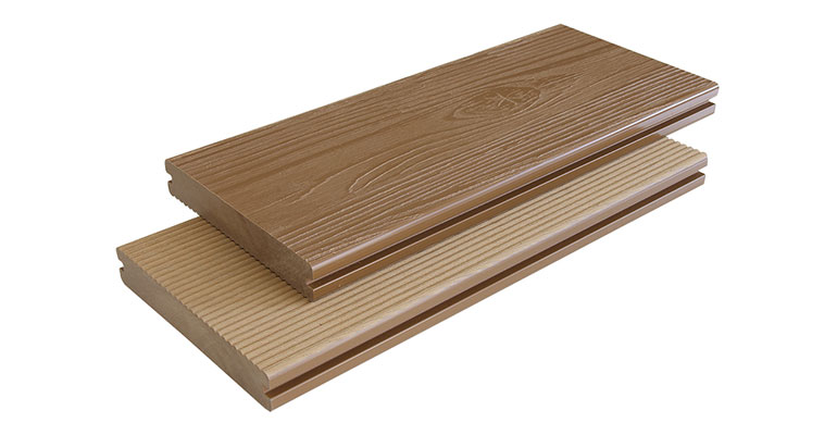 Deck de madeira maciça composta